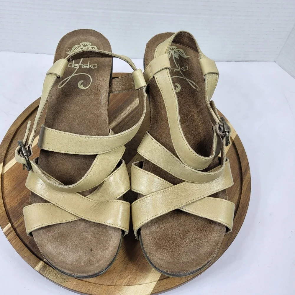 Dansko Womens 41‎ Leather Wedge Sandals Beige Studded Strappy 1907039300
